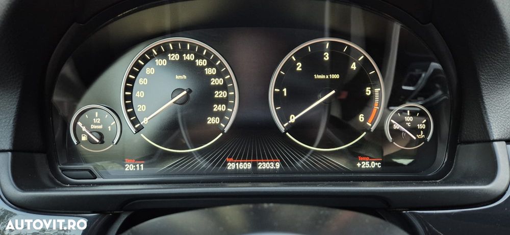 BMW Seria 5 525d Aut. Luxury Line - 27