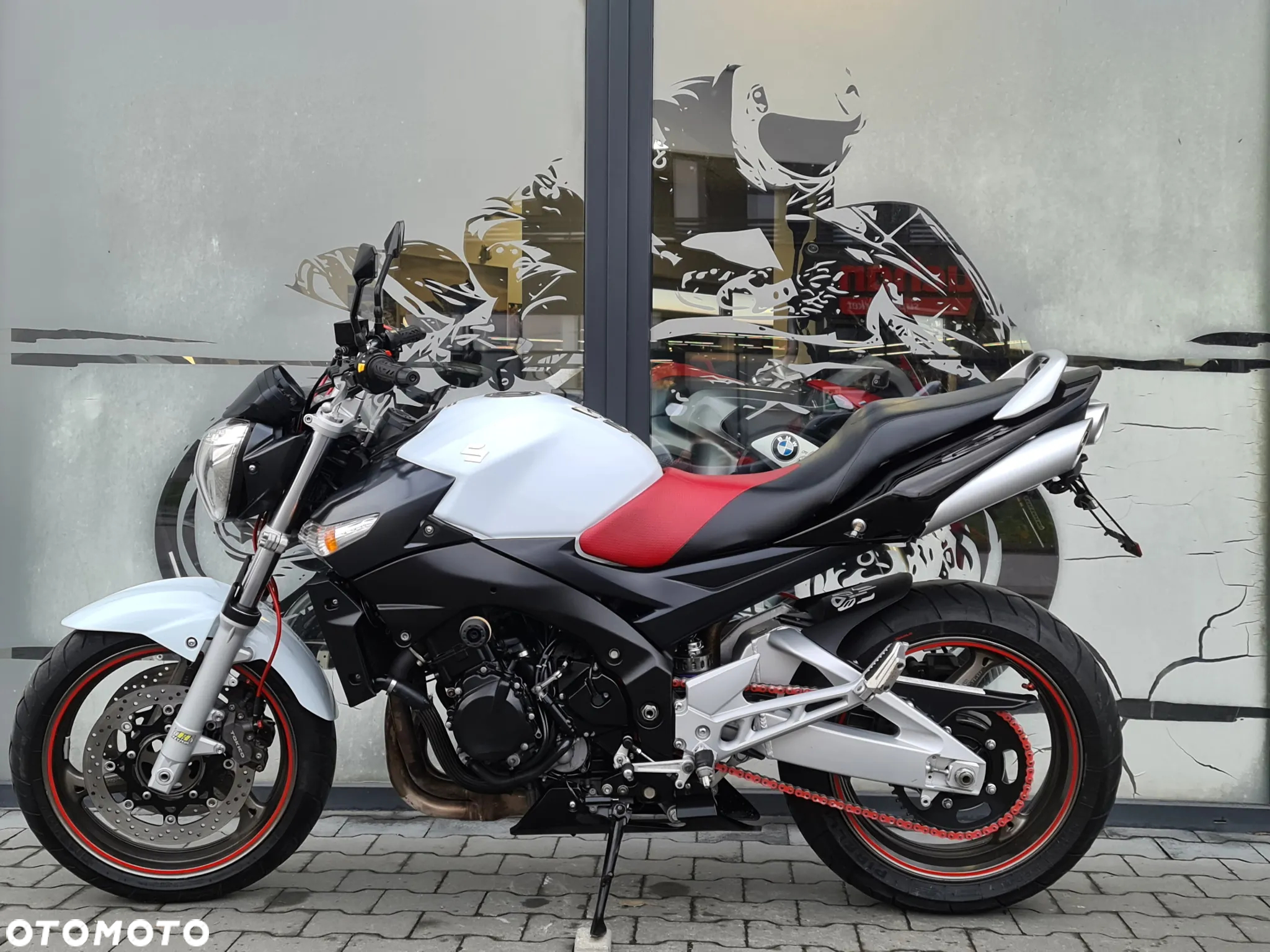 Suzuki GSR - 2