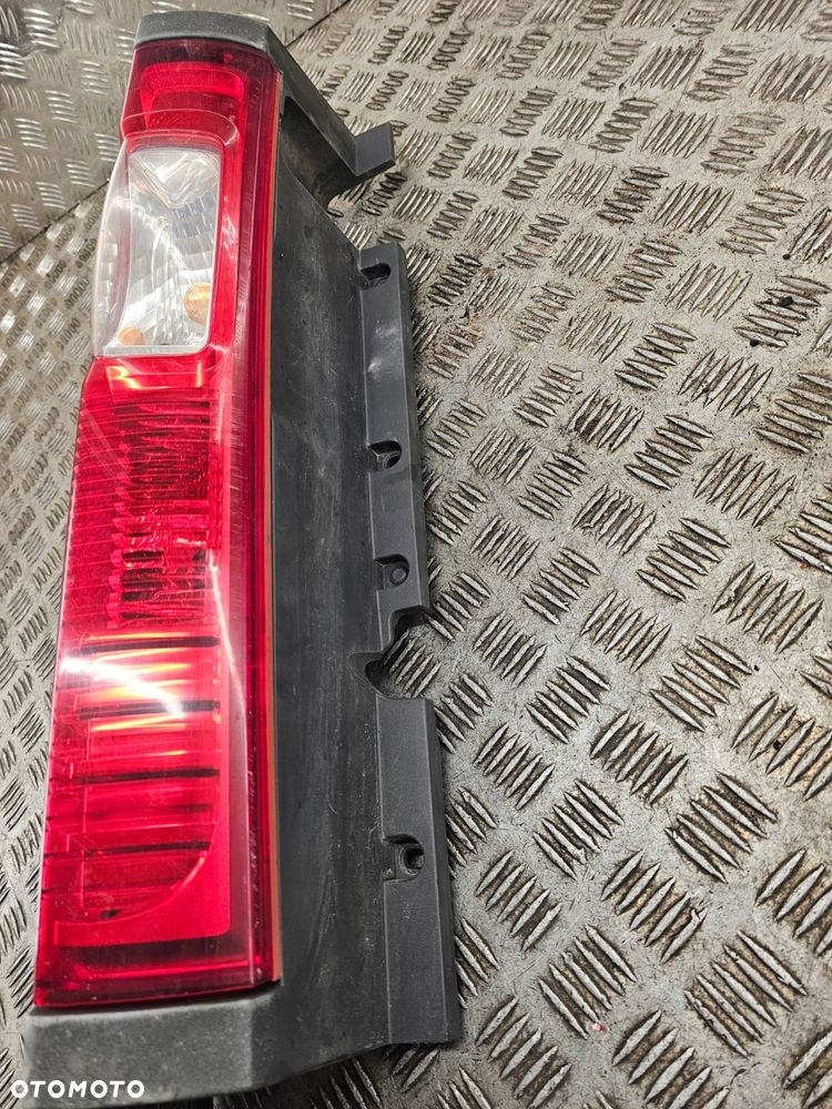 lampa tylna prawa renault trafic ii 265a60118r - 4