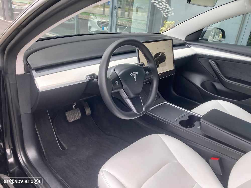 Tesla Model 3 RWD - 14