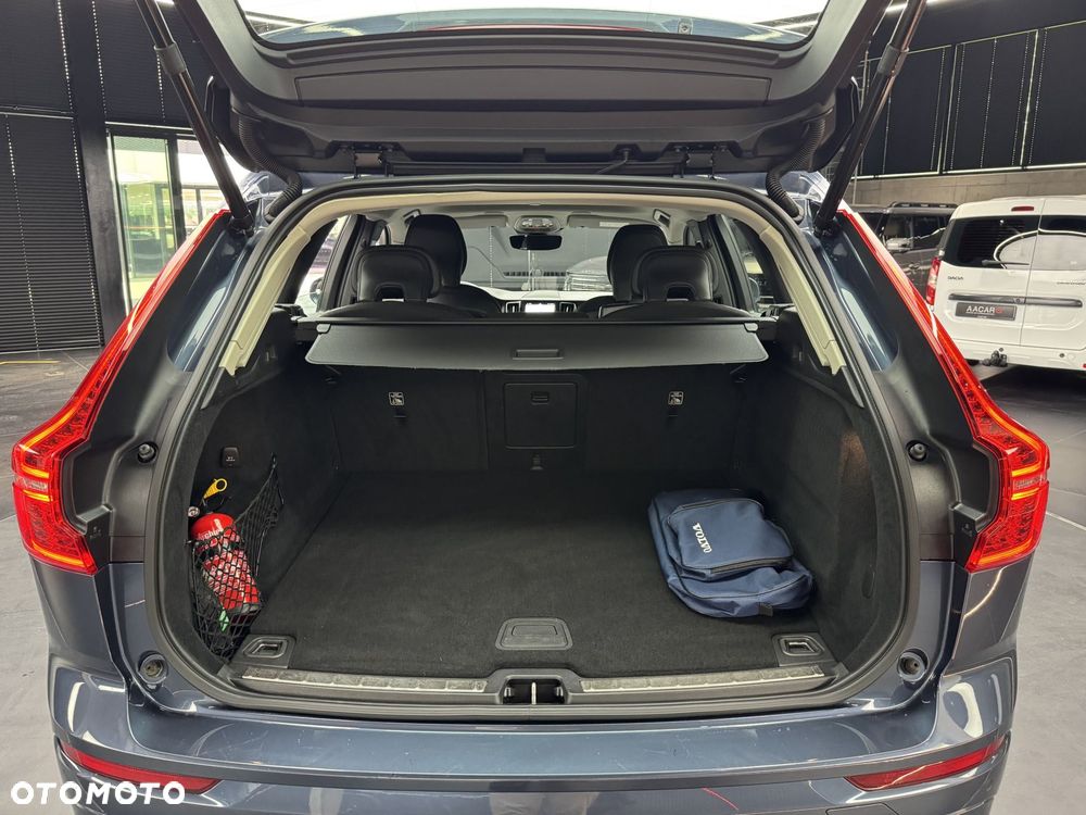 Volvo XC 60 B5 B AWD Momentum Pro - 19