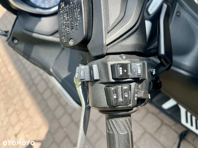 Yamaha Tmax - 12
