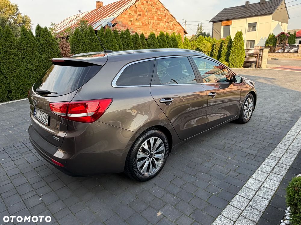 Kia Ceed 1.6 GDI ISG Dream-Team Edition - 12