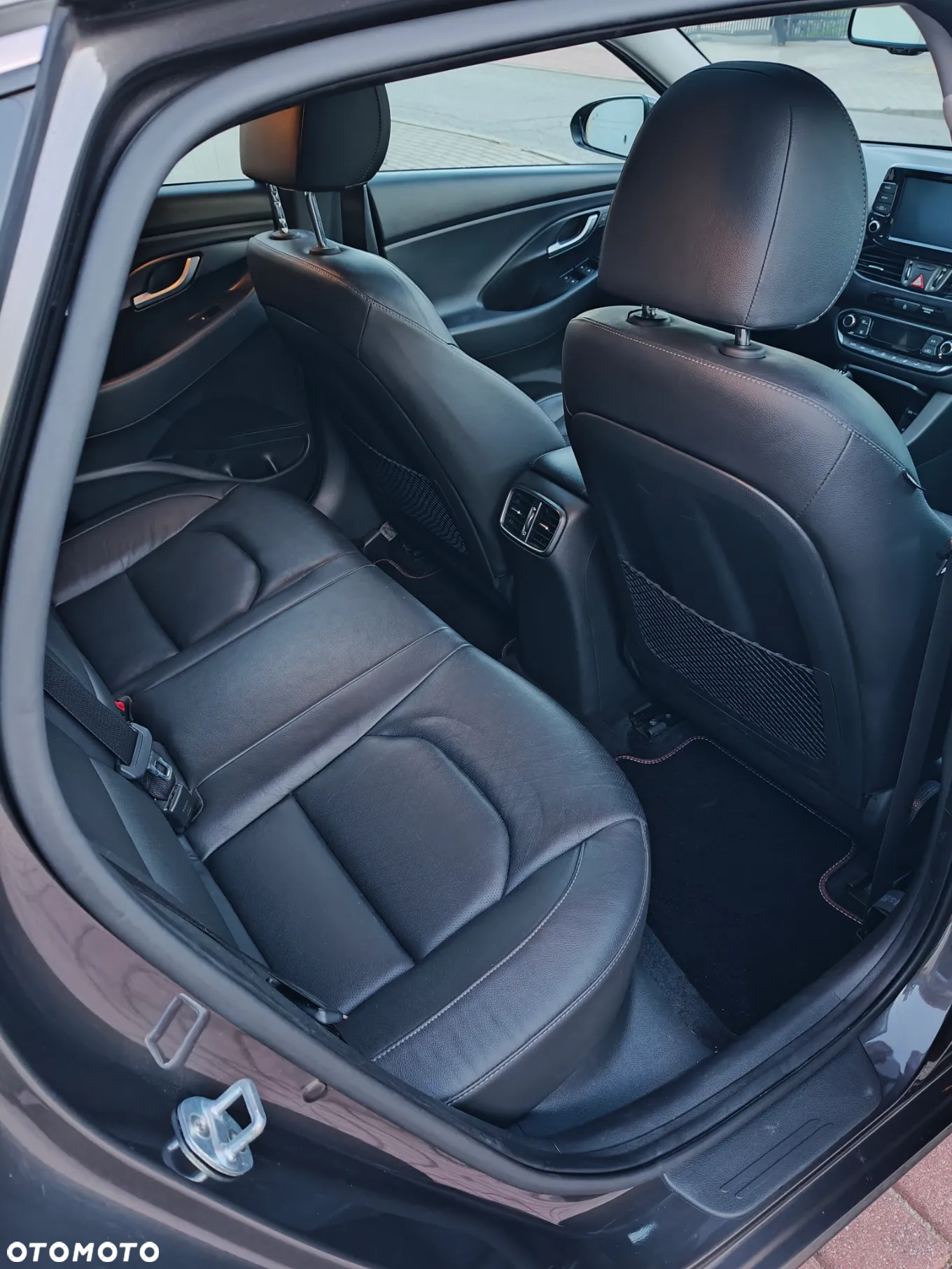 Hyundai i30 Fastback 1.6 CRDI Premium - 13