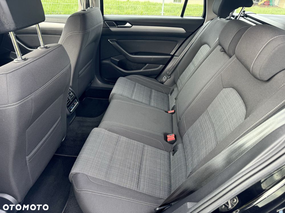 Volkswagen Passat Variant 2.0 TDI SCR Business - 12