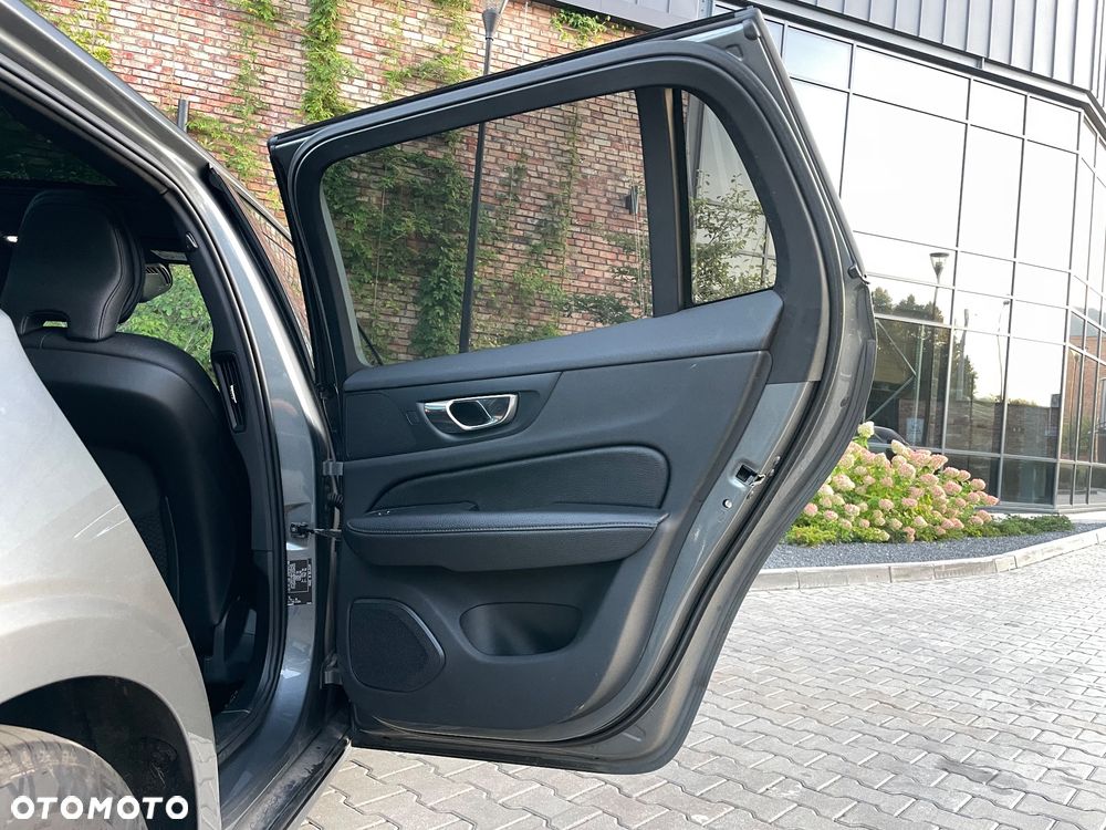Volvo V60 D4 R-Design - 12