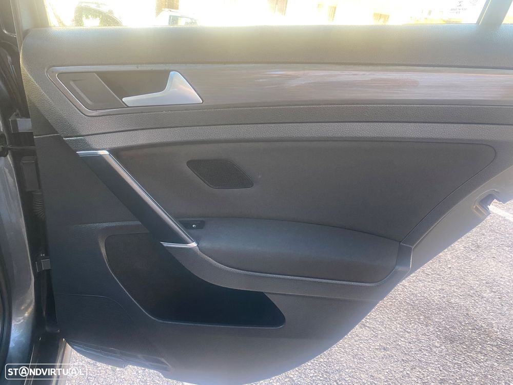 VW Golf Variant 1.6 TDi R-Line DSG - 14