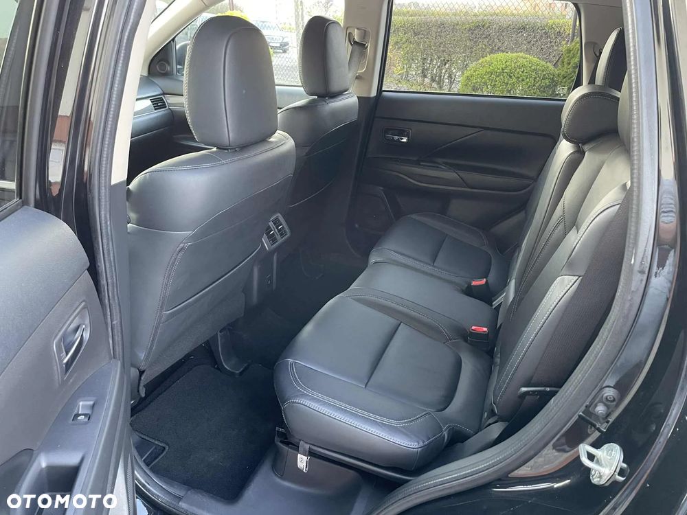 Mitsubishi Outlander 2.4 4WD CVT Instyle - 11