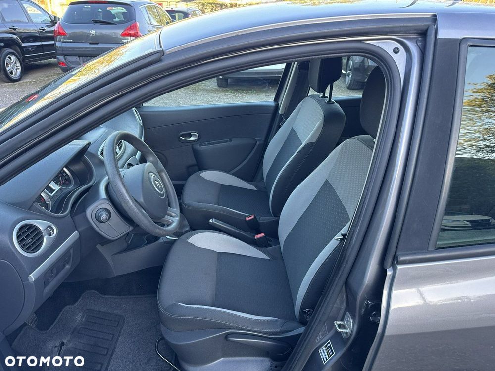 Renault Clio - 23