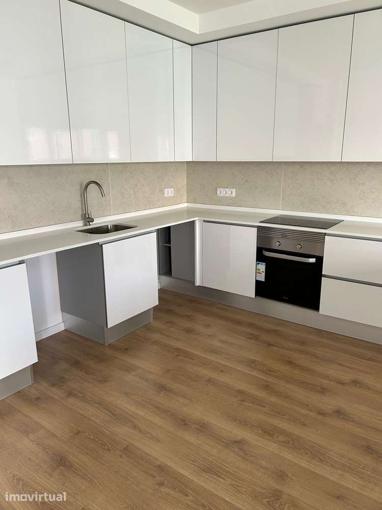 T3 com 2 casas de banho, segurança e bom acesso - Grande imagem: 4/17