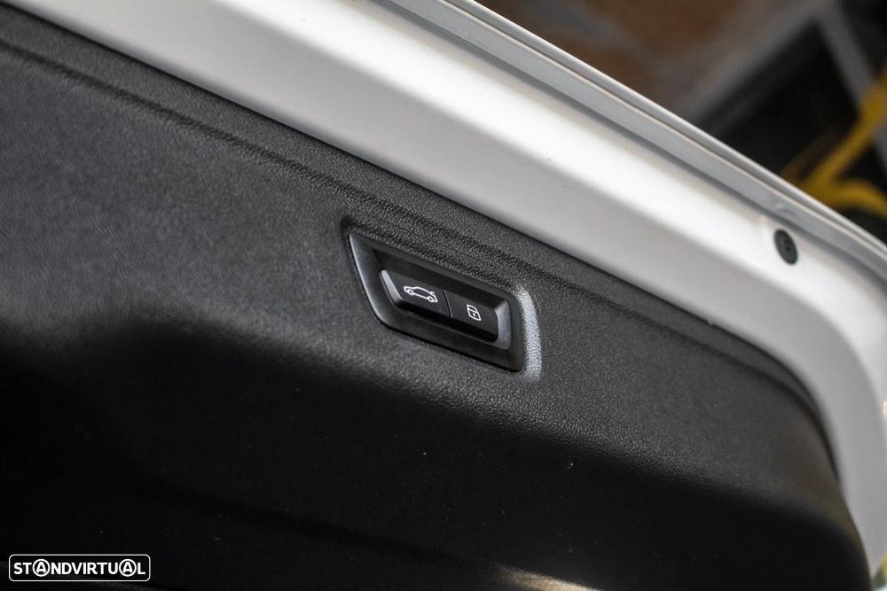 BMW 330 e xDrive Aut. M Sport - 34