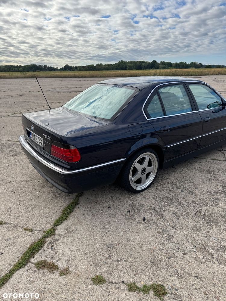 BMW Seria 7 750i - 4