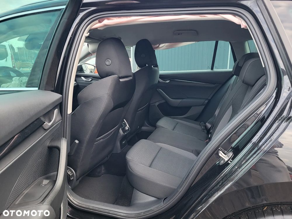 Skoda Octavia 1.5 TSI mHEV DSG Selection - 9