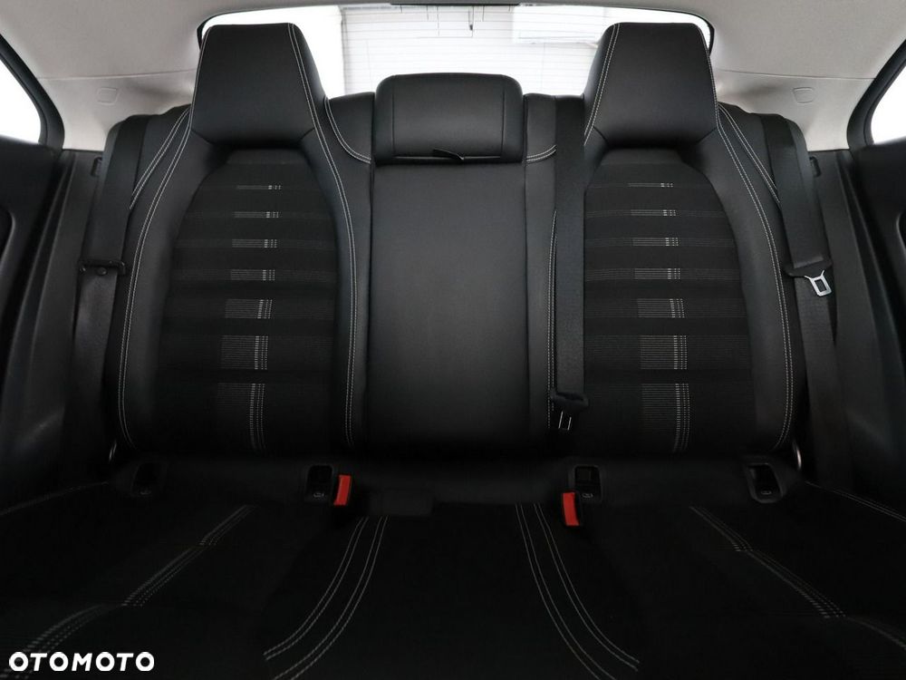Mercedes-Benz CLA 180 Urban - 19