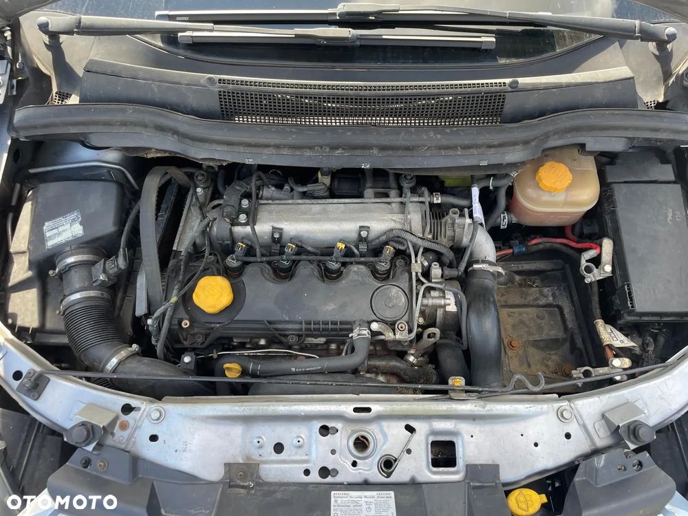Opel ZAFIRA A na części Kolor:82L - 6