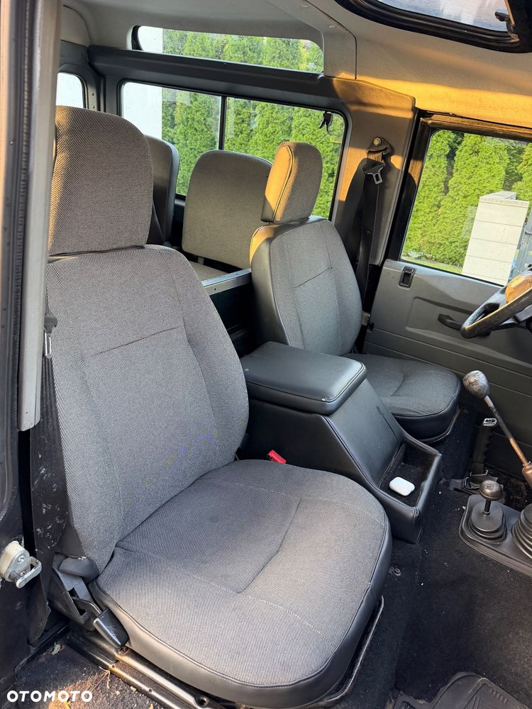 Land Rover Defender - 9