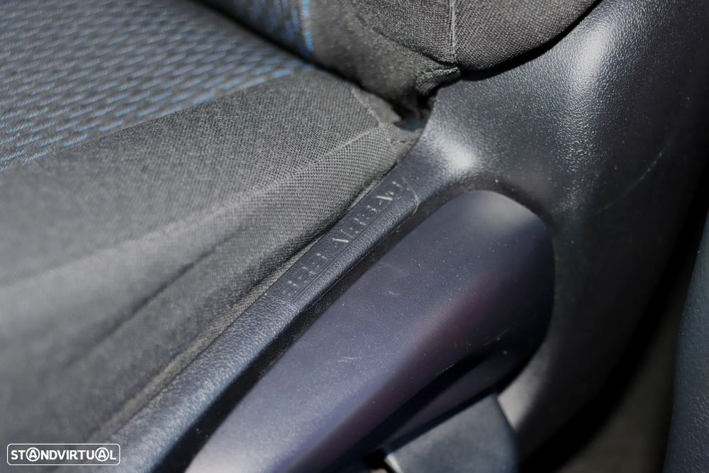 Toyota Yaris 1.5 HSD Comfort+P.Style - 12