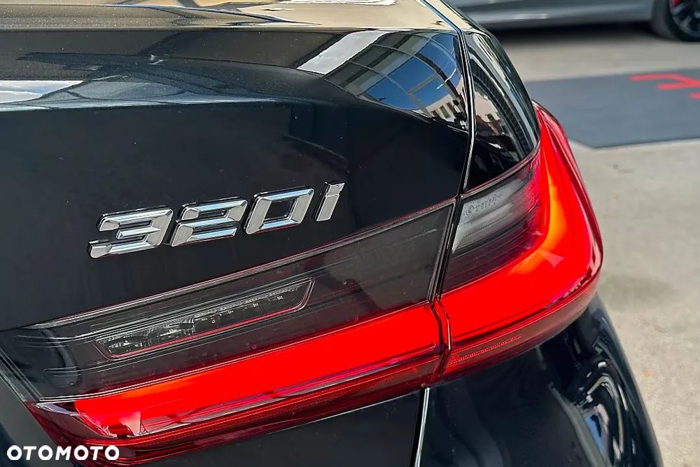 BMW Seria 3 320i - 9