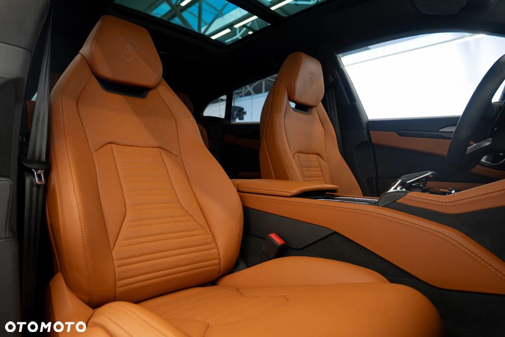 Lamborghini Urus - 12
