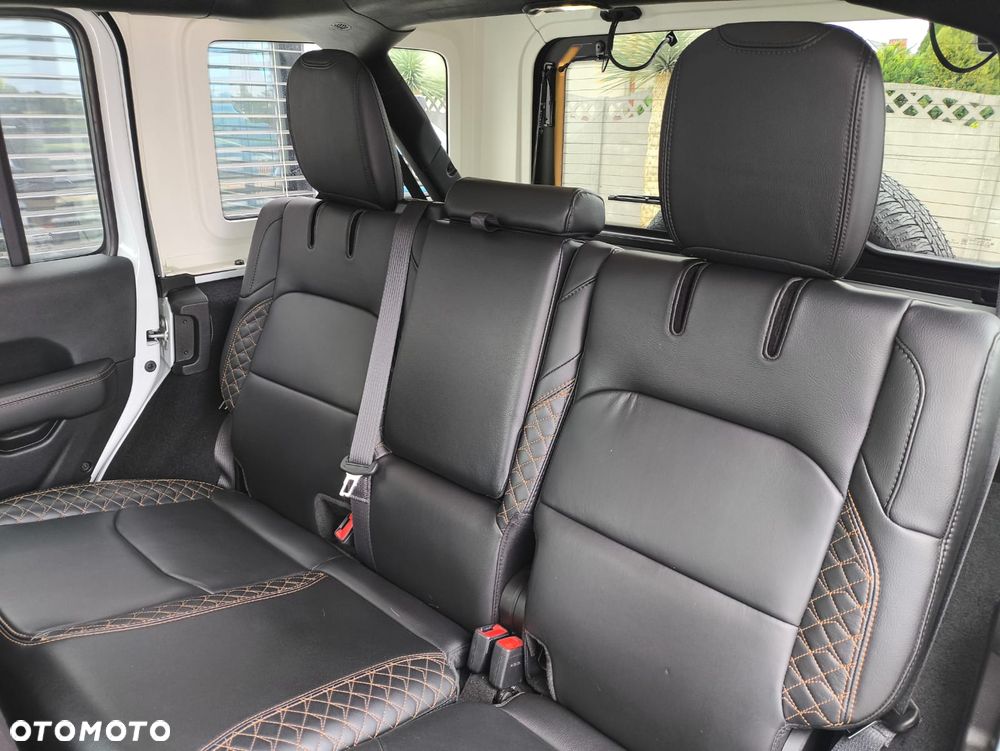 Jeep Wrangler - 24