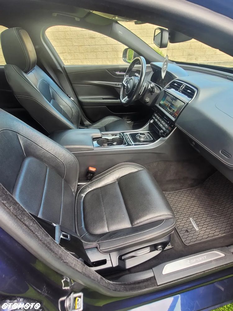Jaguar XE 2.0 T R-Sport - 25