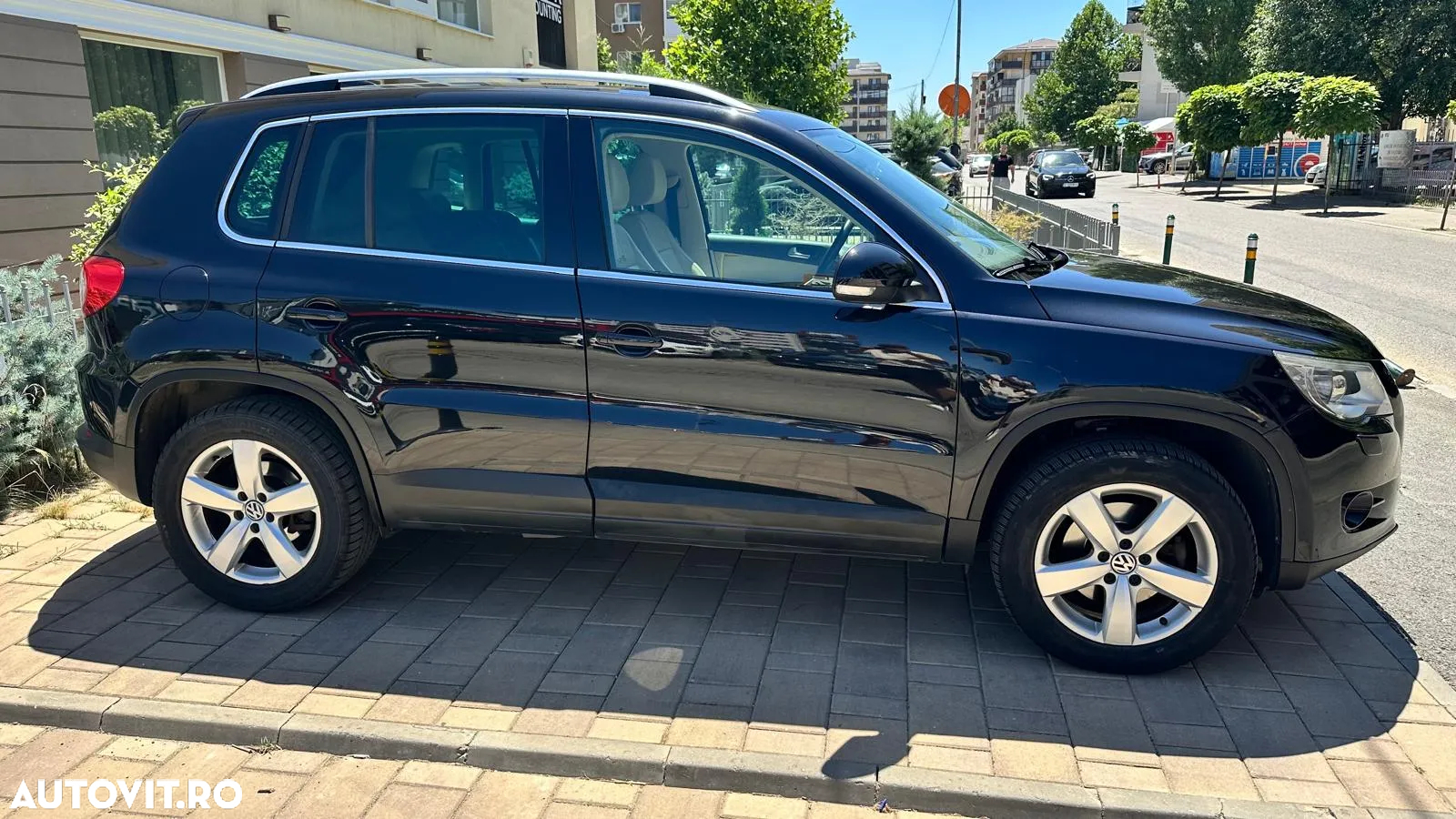 Volkswagen Tiguan 2.0 TDI 4Motion DSG Sport & Style - 2