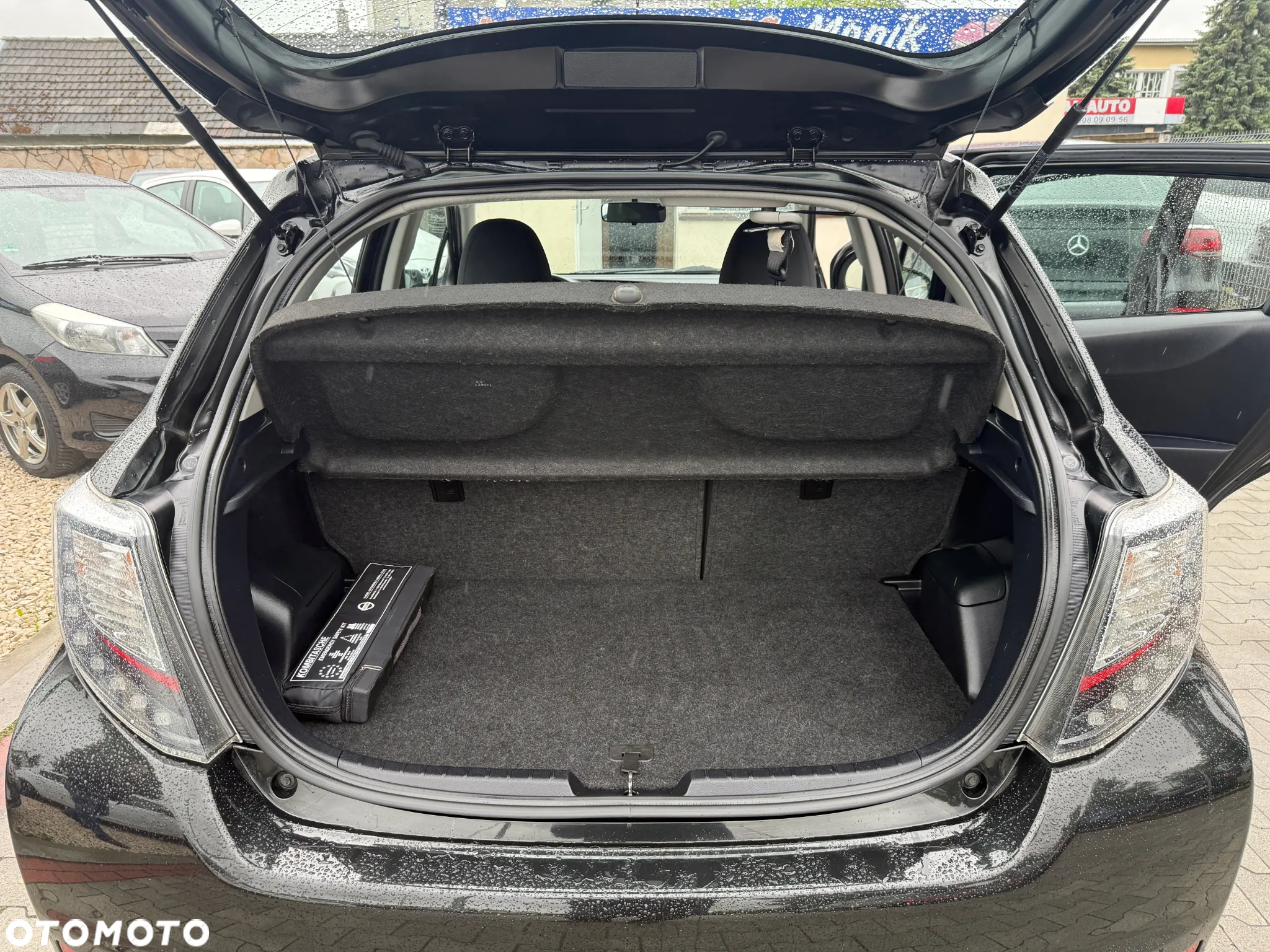Toyota Yaris Hybrid 100 Dynamic - 32