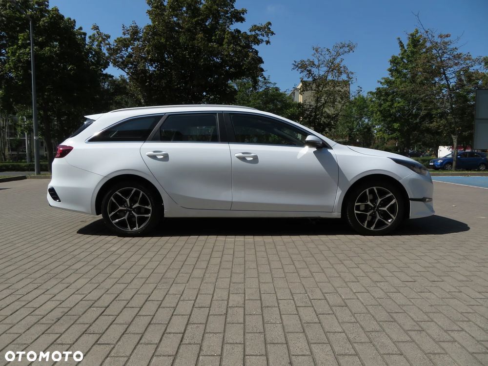 Kia Ceed 1.6 CRDi (48V Mild-Hybrid) DCT7 Spirit - 10