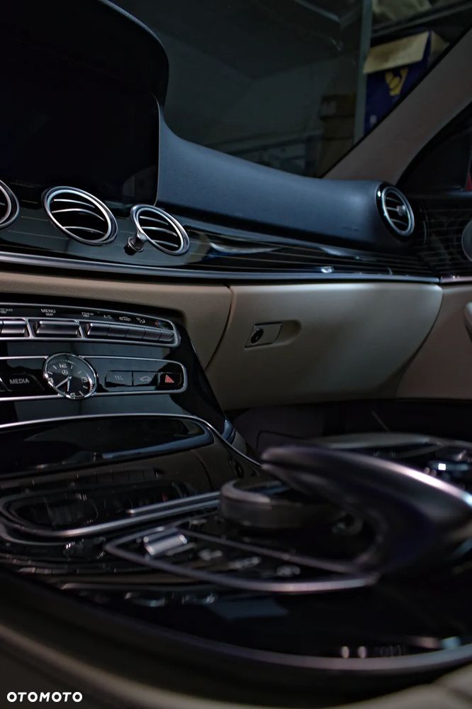 Mercedes-Benz Klasa E 220 d 4-Matic 9G-TRONIC - 5