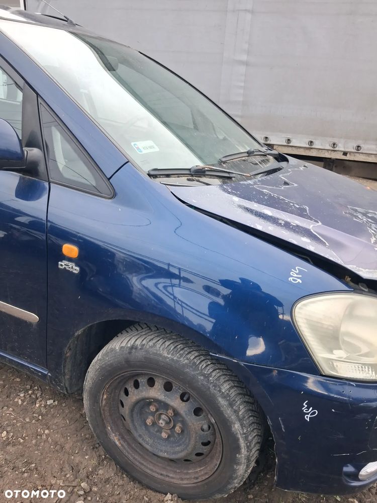 Toyota avensis verso blotnik prawy przod - 2