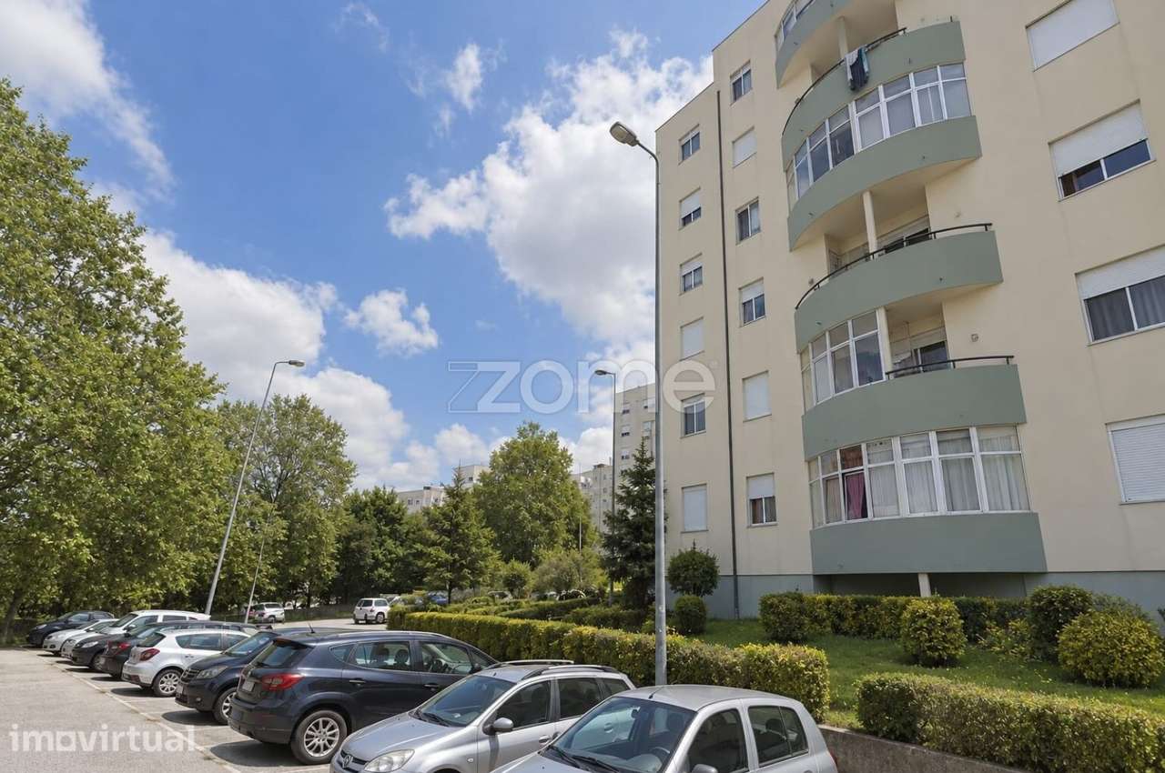 Apartamento T4 Renovado | Varanda e Elevador | Fânzeres - Grande imagem: 2/24