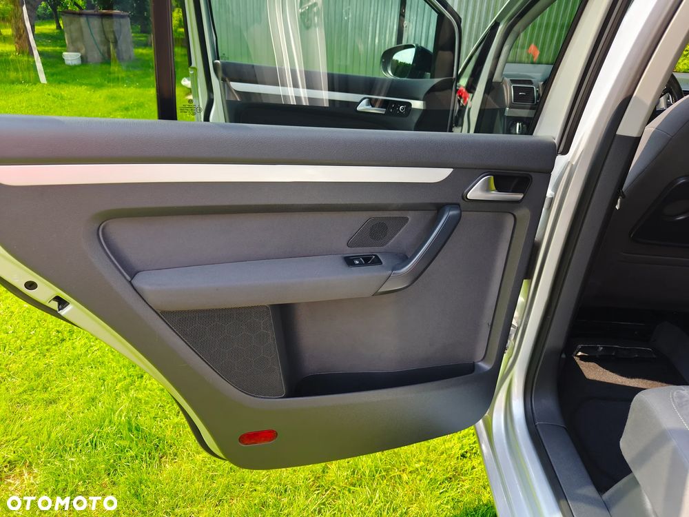 Volkswagen Touran 2.0 TDI DPF STYLE - 9