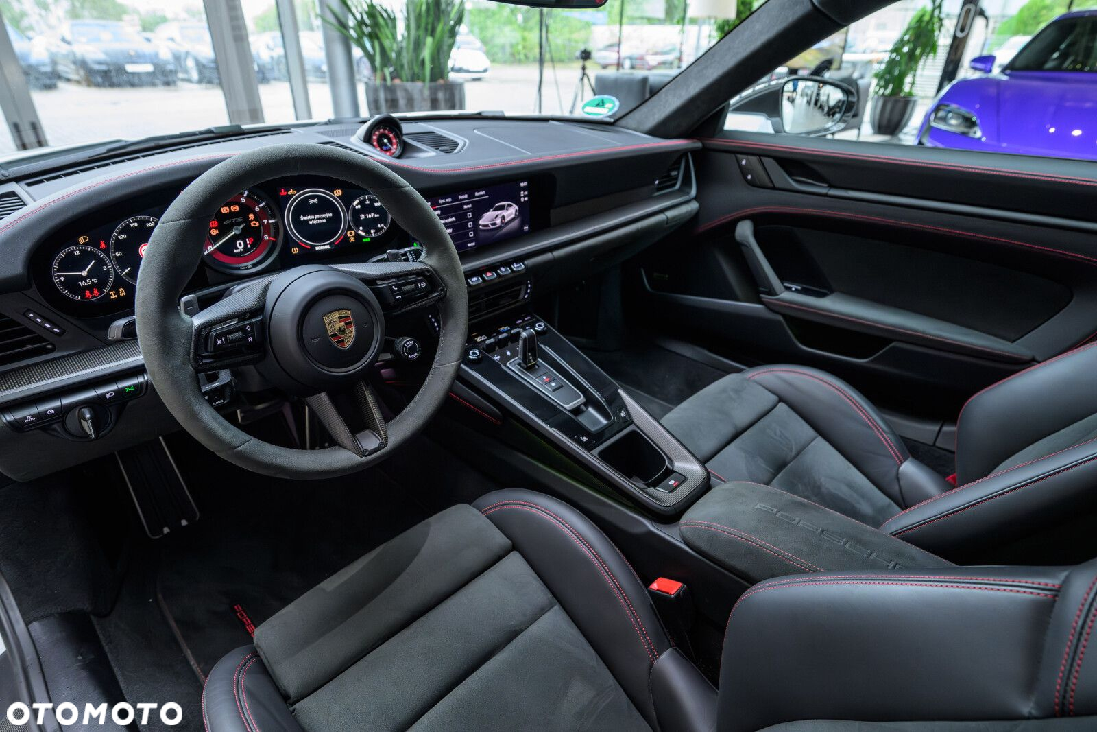 Porsche 911 Carrera 4 GTS - 7