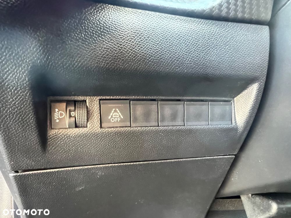 Peugeot 208 Benzin 100 Business - 24