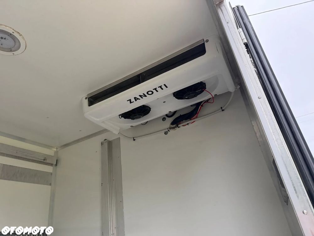 Renault Master 230V Piękny 4.20m Super stan Bezwypadkowy Mroźnia 2X boczne drzwi - 16