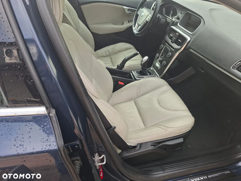 Volvo V40 D2 Momentum - 14