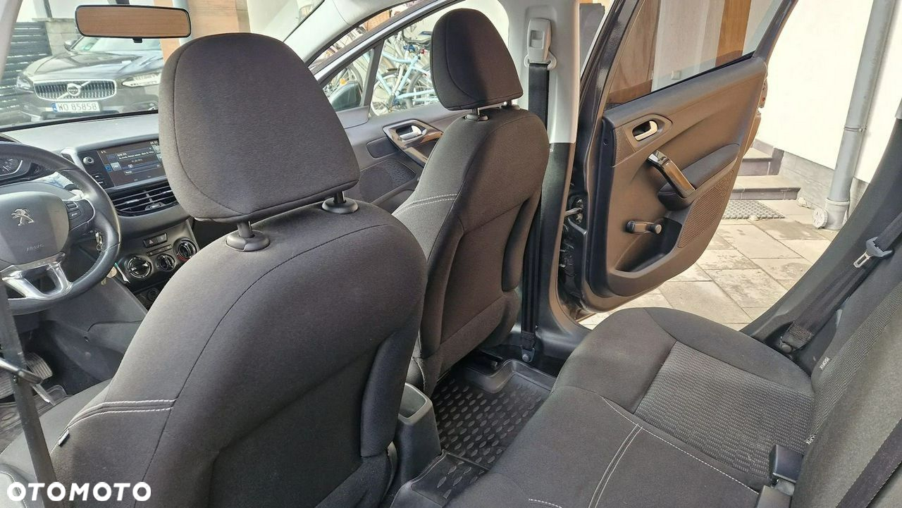 Peugeot 208 - 20