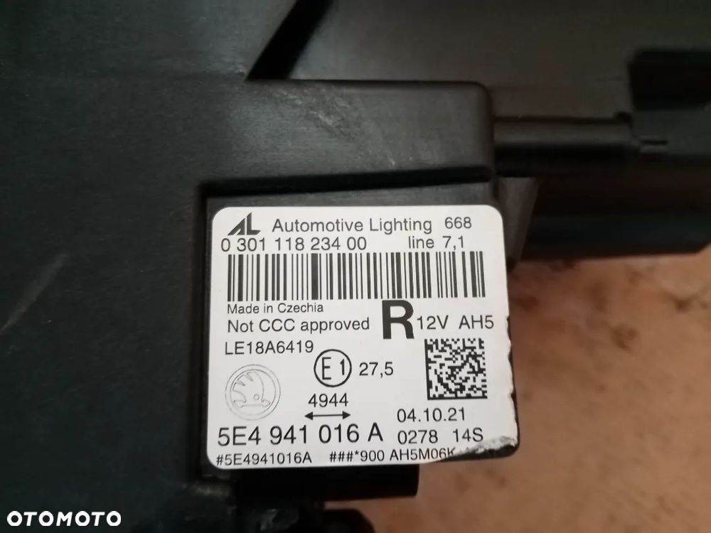Lampa prawy przód przednia prawa Full Led Skoda Octavia IV 4 - 10