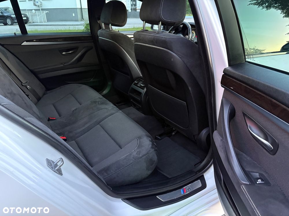 BMW Seria 5 525d xDrive - 15