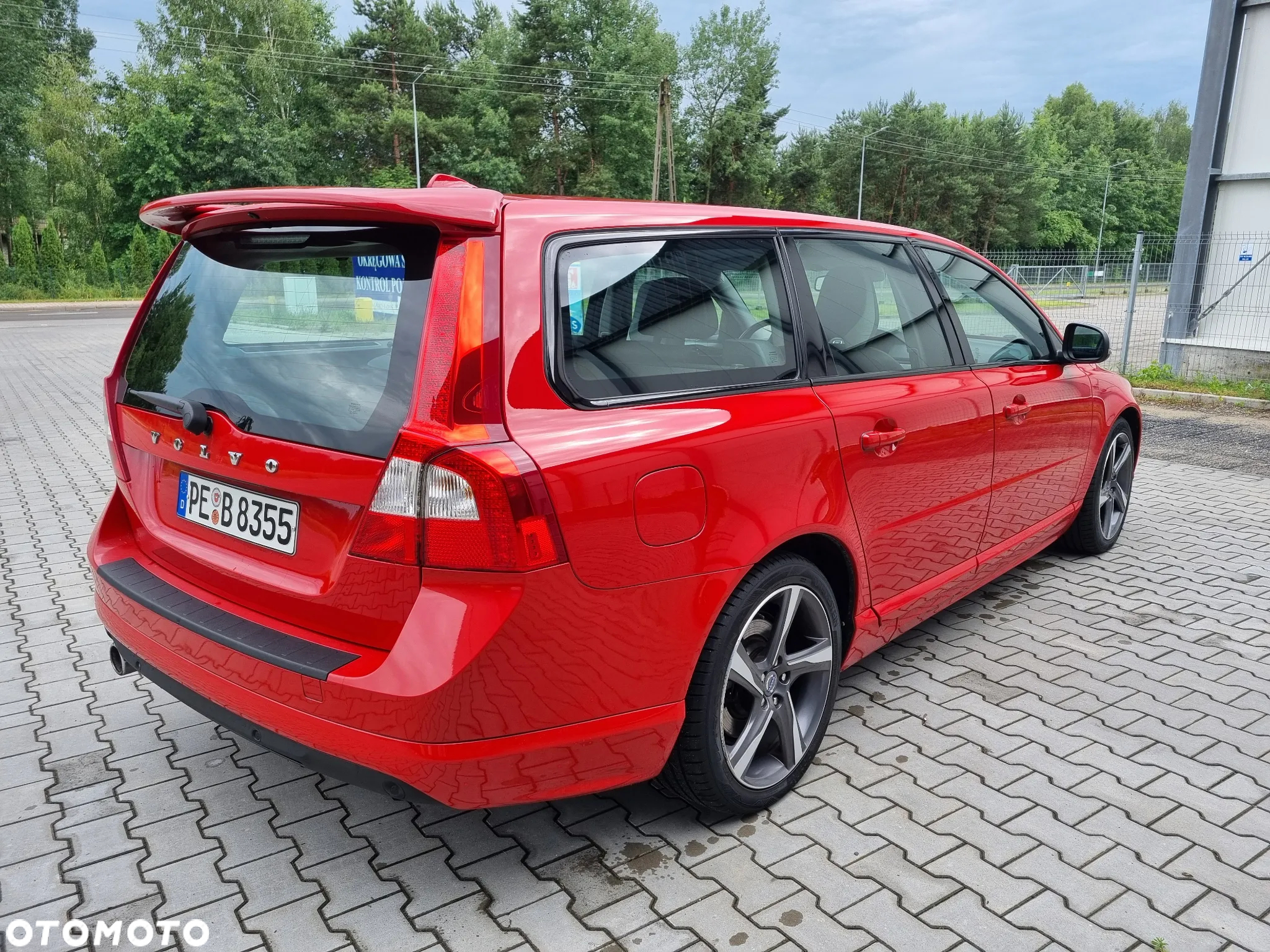 Volvo V70 D3 R-Design - 12