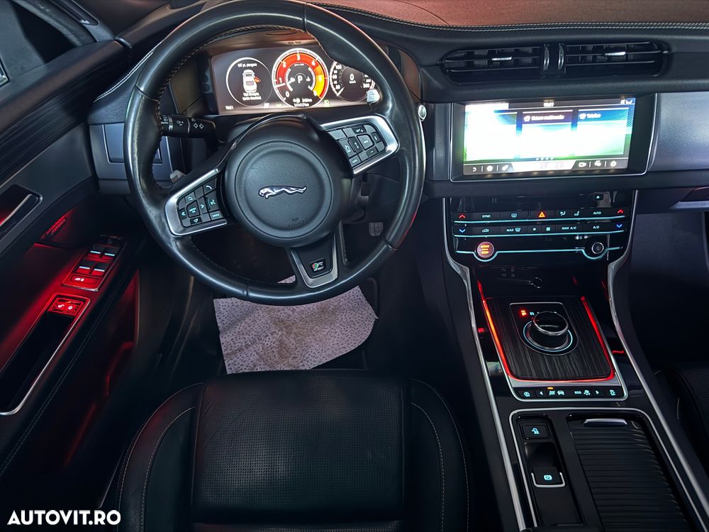 Jaguar XF 25d AWD R-Sport - 12