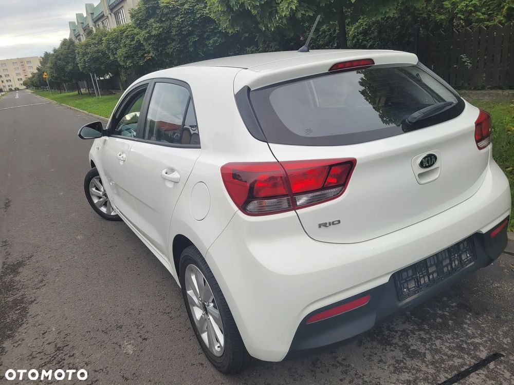 Kia Rio - 8