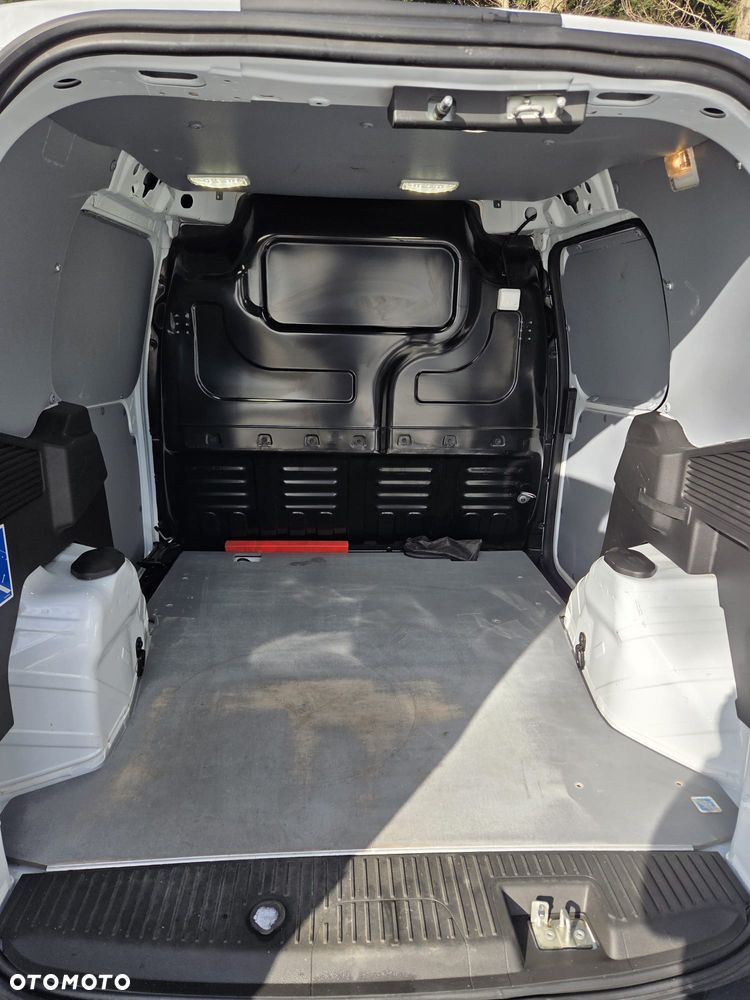 Ford Transit Courier - 8