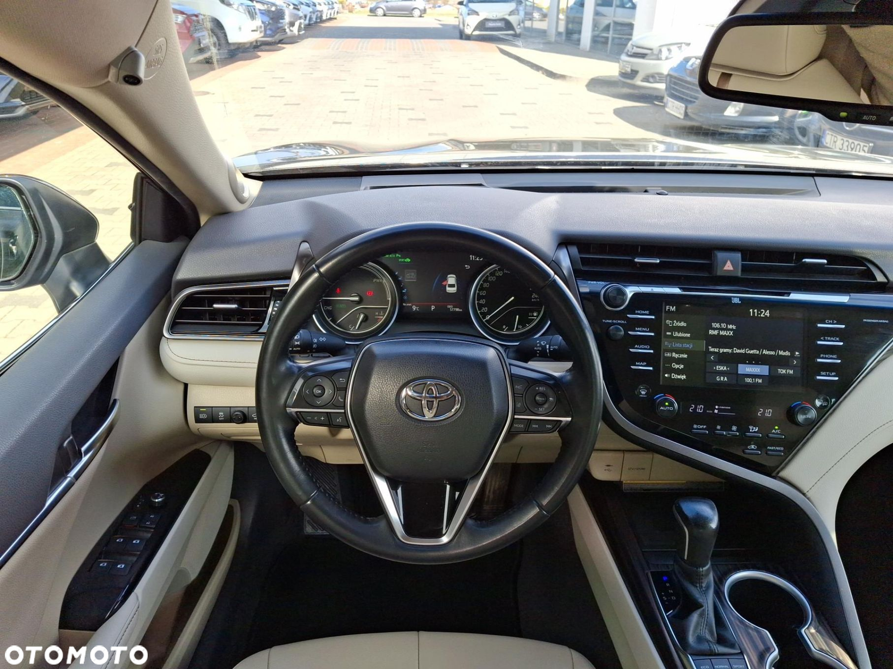 Toyota Camry - 24