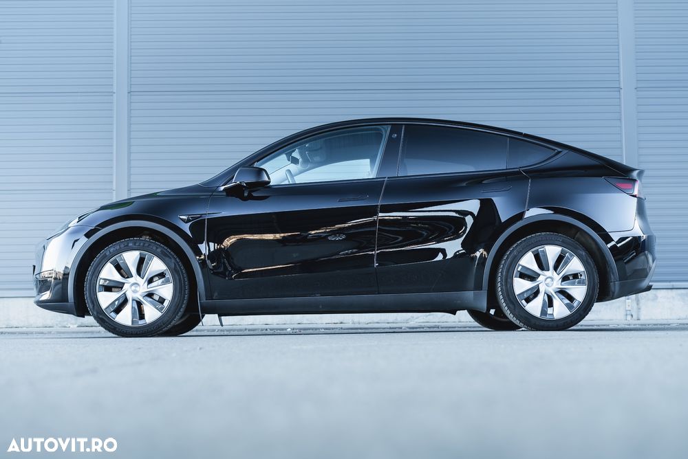 Tesla Model Y - 5
