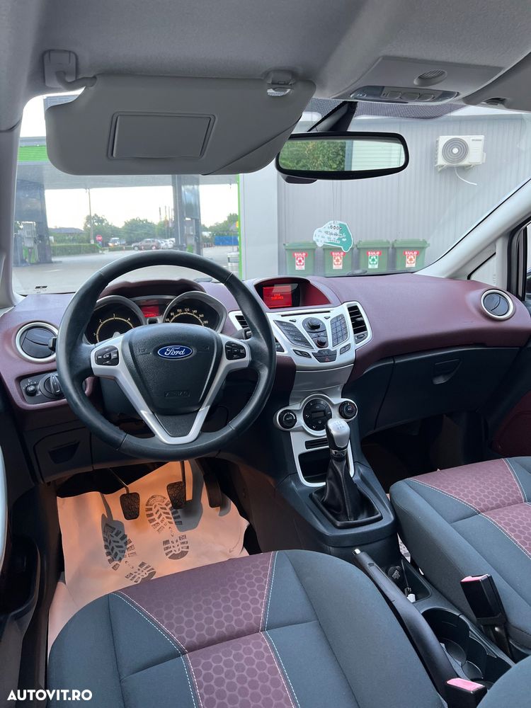 Ford Fiesta 1.6 TDCi DPF Titanium - 10