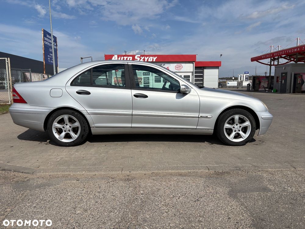 Mercedes-Benz Klasa C 180 T Kompressor Classic - 8