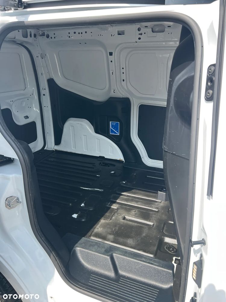 Ford Transit Courier - 13