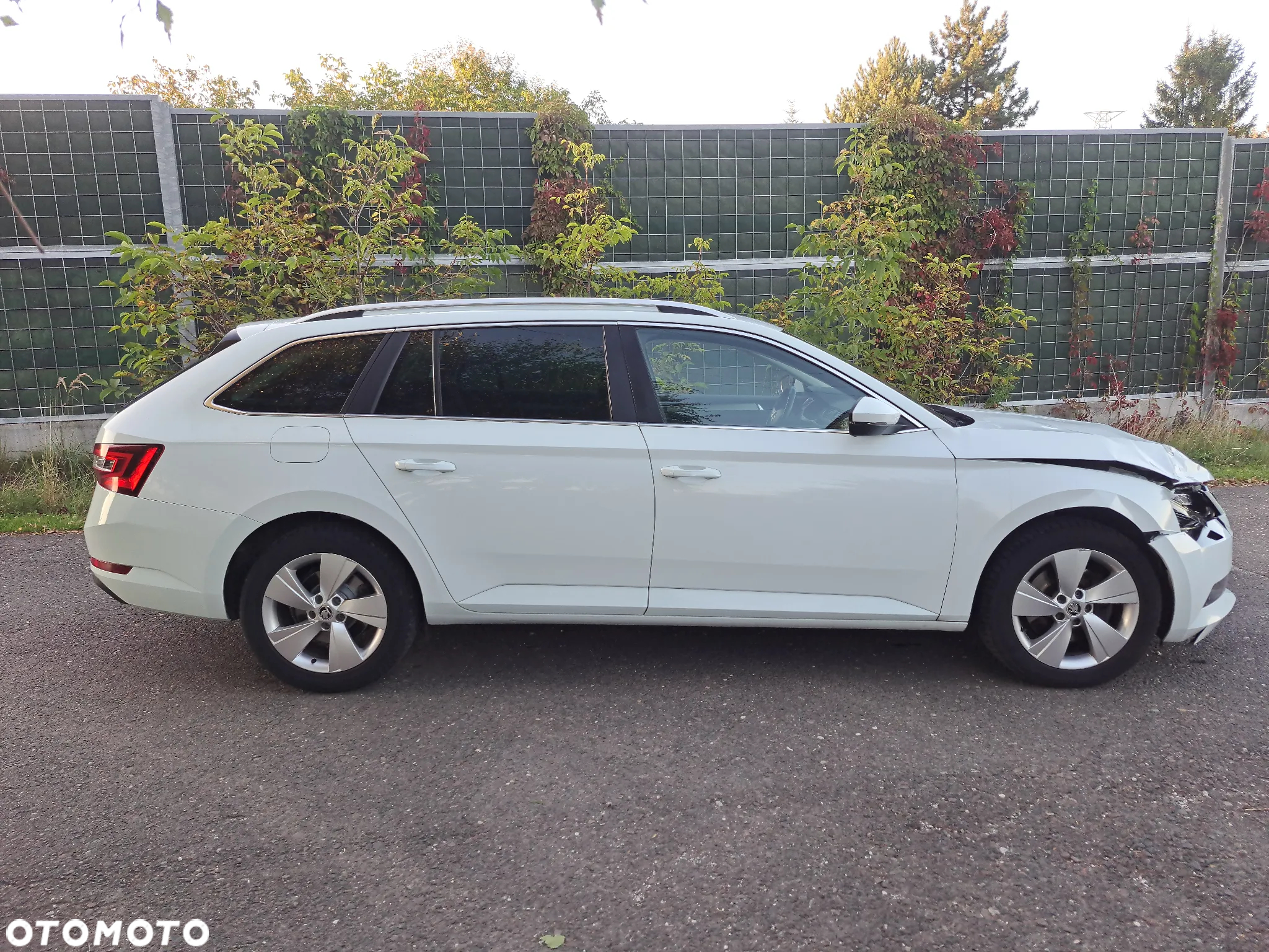 Skoda Superb 2.0 TDI Premium Edition - 6
