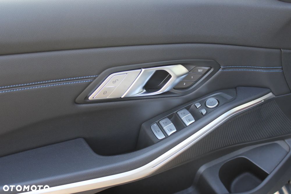 BMW Seria 3 320i xDrive M Sport - 11